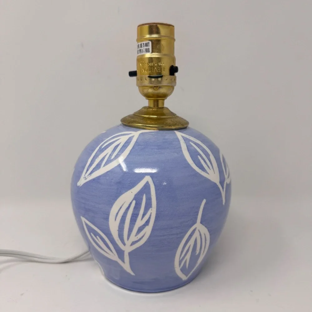 Blue & White Ceramic Table Lamp Leaf Pattern 9